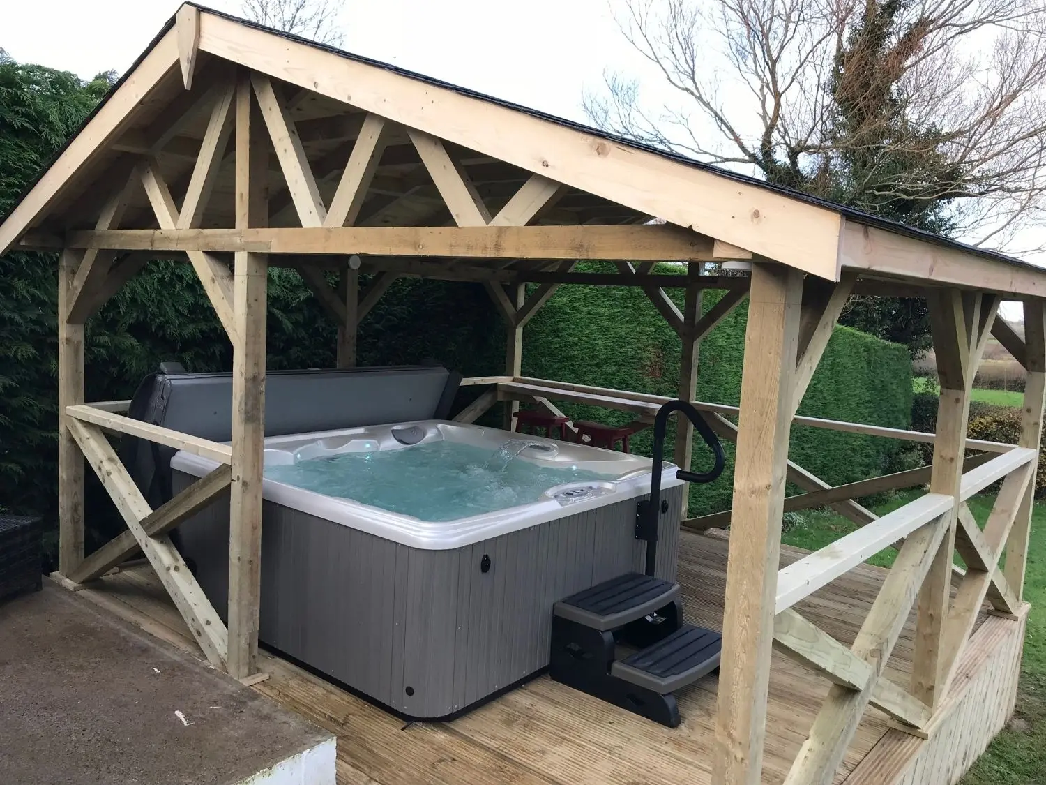 aqua-hot-tub-lifestyle4